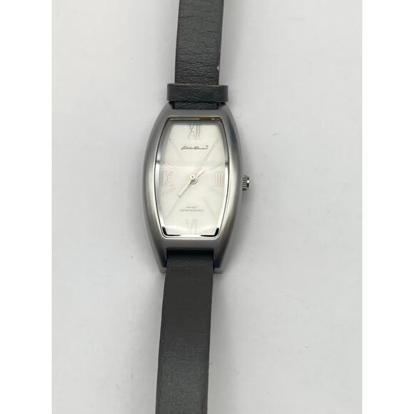 Eddie Bauer Curved Face Womens Watch 22mm New Battery - Adjustable Band WR 3ATM - Picture 6 of 13